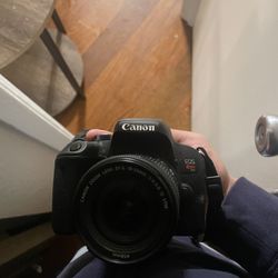 Canon EOS Rebel T7i DSLR