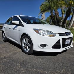 2014 Ford Focus SE Hatchback 4D in white with gray interior.