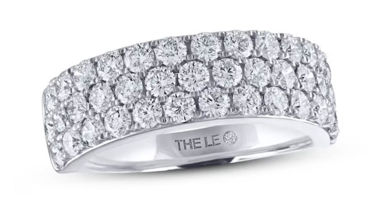 THE LEO Diamond Ring