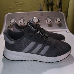 Brand New Adidas Cloud Foam 