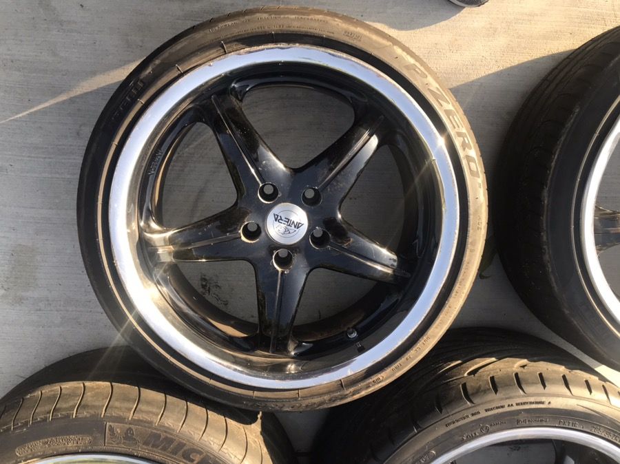 19” Rims for sale. 5 spoke 5 lug nuts. Fits INFINITY G35. Chrome lip and staggered 19”