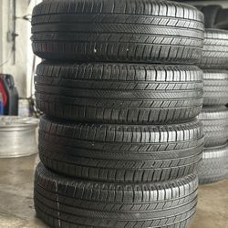 SET OF TIRE 225 65  17 MICHELIN 85% LIFE