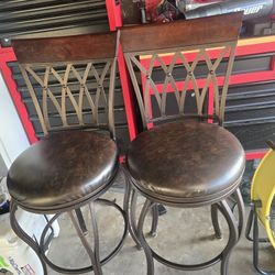 2 Bar Stools 