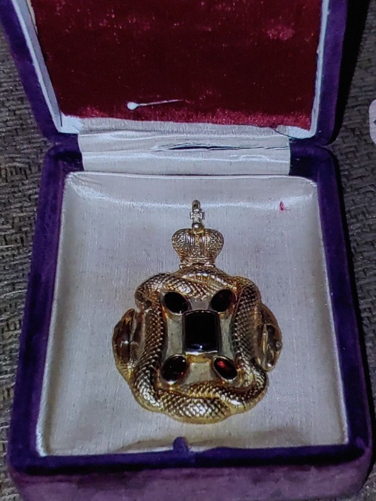 VERY RARE ANTIQUES-AUTHENTIC (18th. Centre)
For all  Collectors of Extremely. Specially made Handmade by: (Karl Faberge 18/19 Centre.)