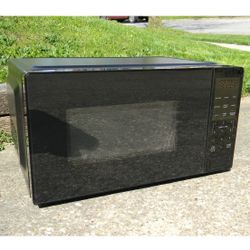 
Microwave 1000 Watts Black 1.1 Cu ft Countertop Microwave Oven