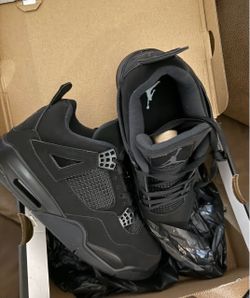 Black cat Jordan 4