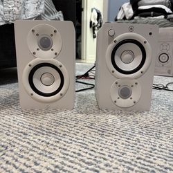 Yamaha HS4 4.5-inch Powered Studio Monitor Pair