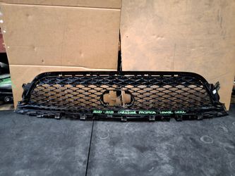 2020-2021 CHRYSLER PACIFICA GRILL OEM USED #11820