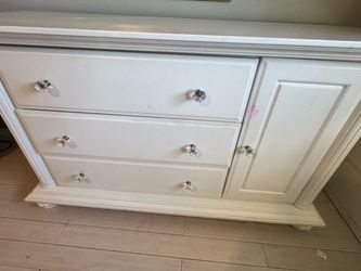 White 3 drawer dresser