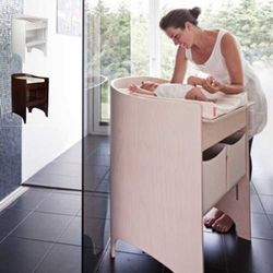 Leander Changing Station (walnut)