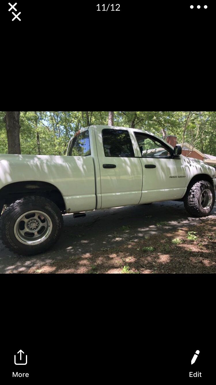 2005 Dodge ram V8 Hemi I take trade plus cash