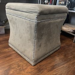 Ottoman/  Vanity Seat 