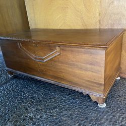 Vintage /Antique Syracuse Cabinet Company Cedar Chest