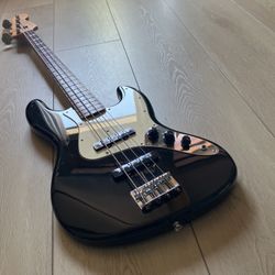 Rare Vintage 1993 Fender Japan  JB62M 32” Medium Scale Jazz Bass Black. 