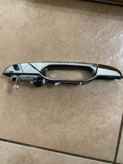 New 2007-2014 GMC OEM Driver side chrome door handle fits Cadillac Escalade ,GMC Sierra, Tahoe, Suburban, Avalanche, Silverado, Yukon,
