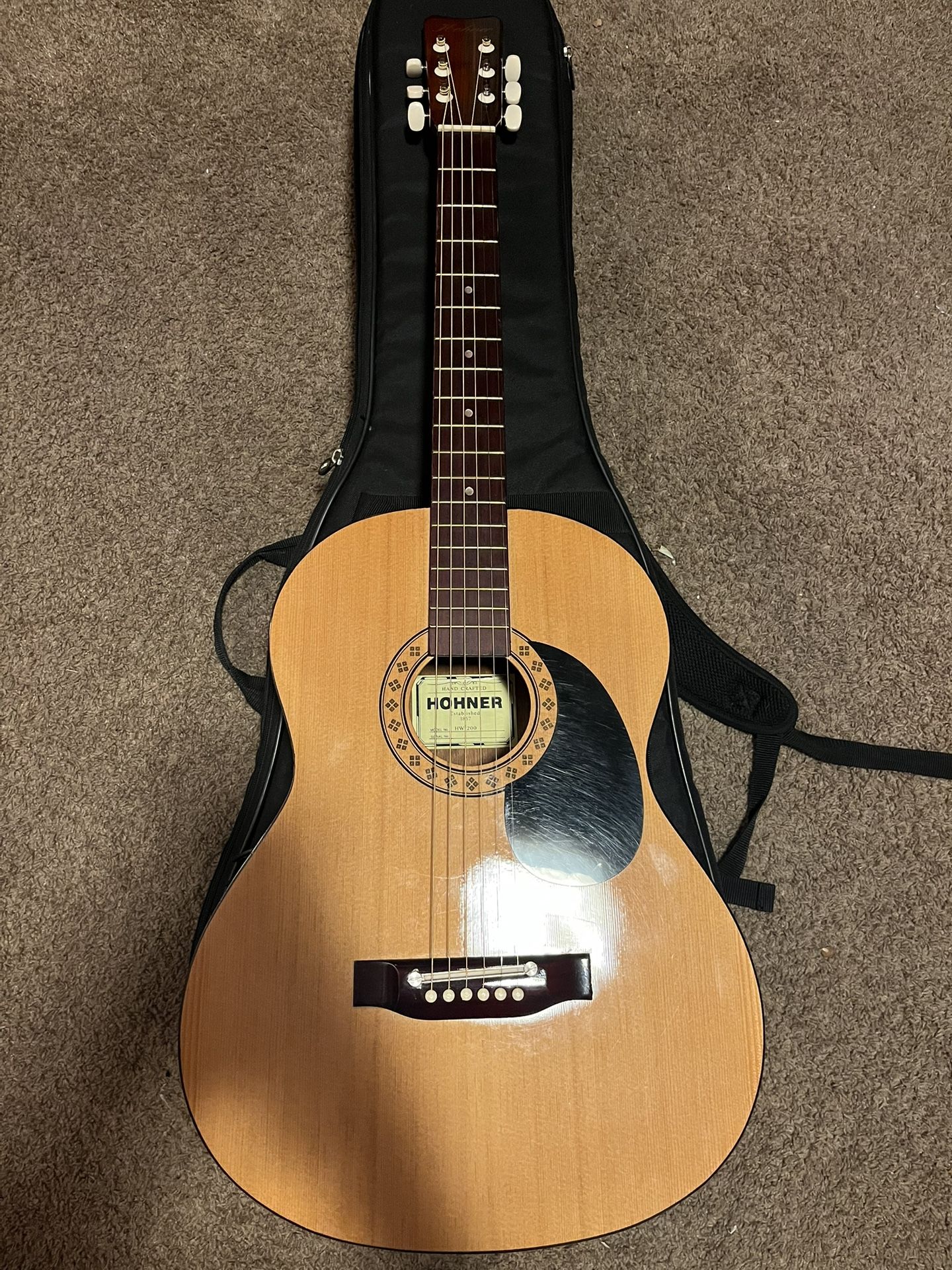 Hohner HW200 Acoustic Guitar