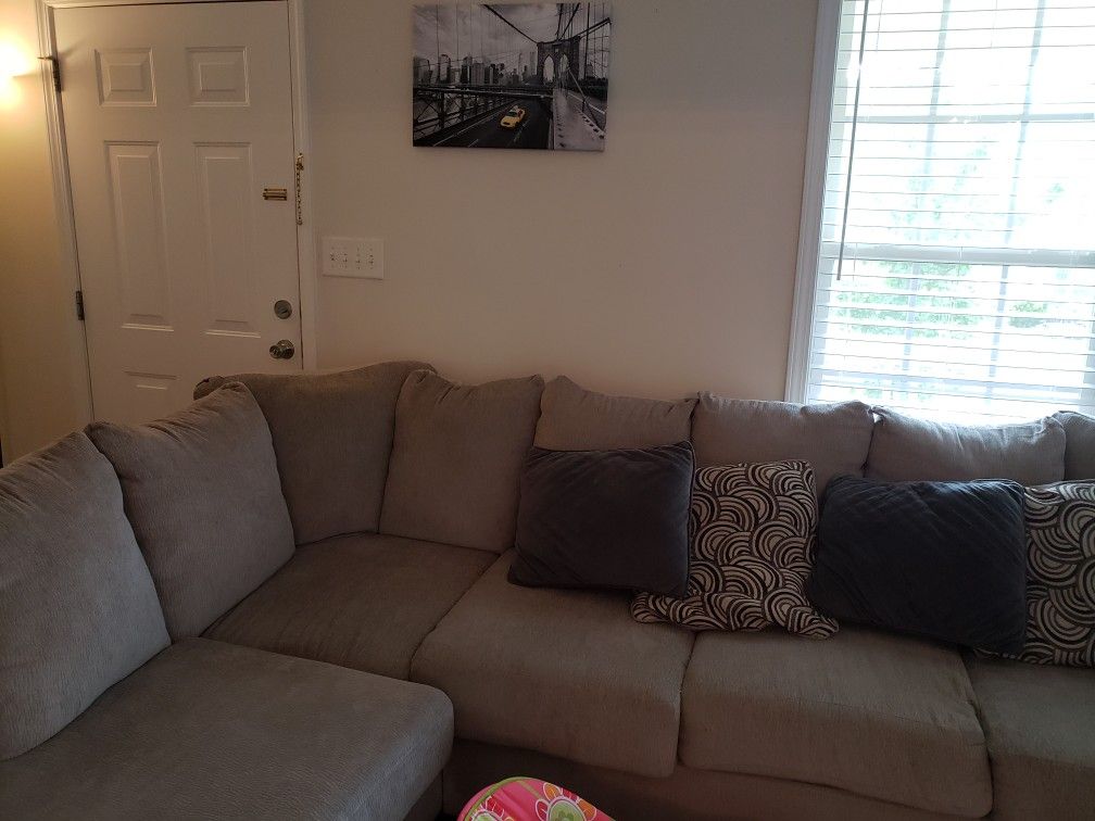 Signature Design by Ashley Ellabury living room sectional