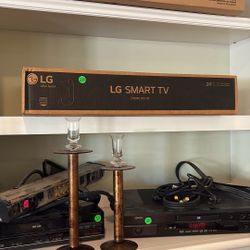 LG Smart TV 24”