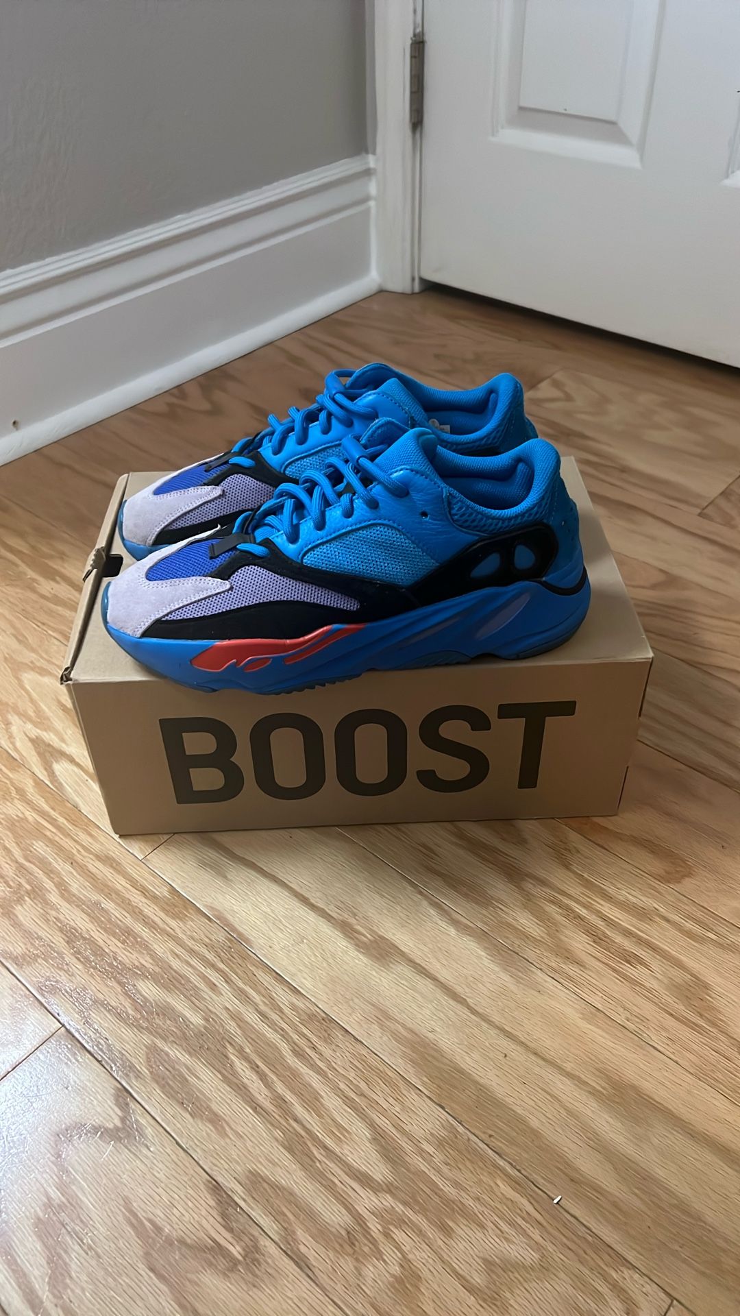 Yeezy Boost 700 His-Res Blue