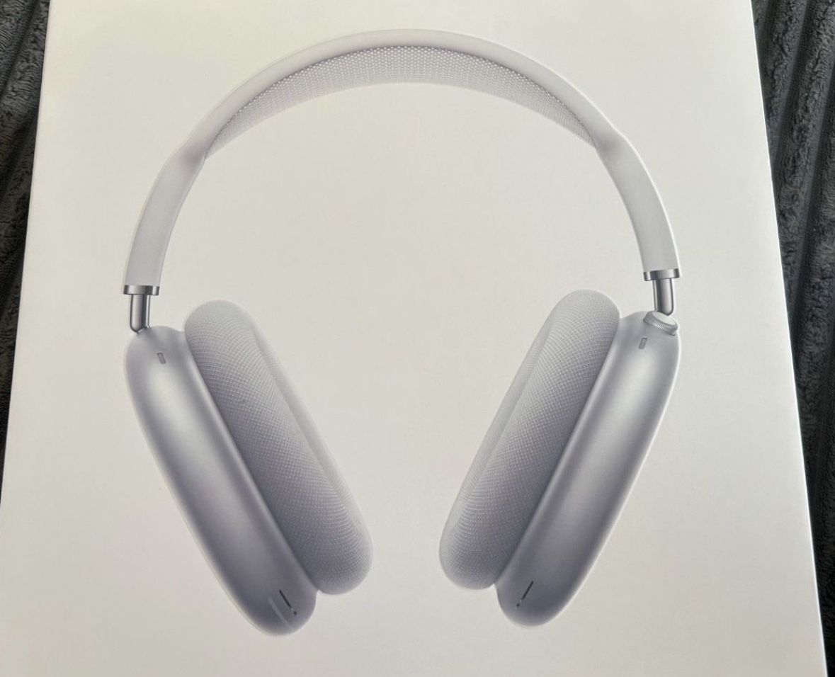 AirPod Maxes Sealed