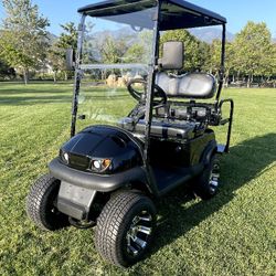 ☺️☺️Street legal. Golf cart to ride around to the stables. Christmas golf cart!