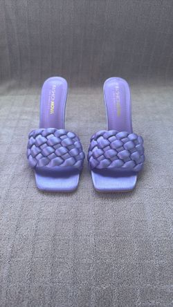 Women’s size 6 heels