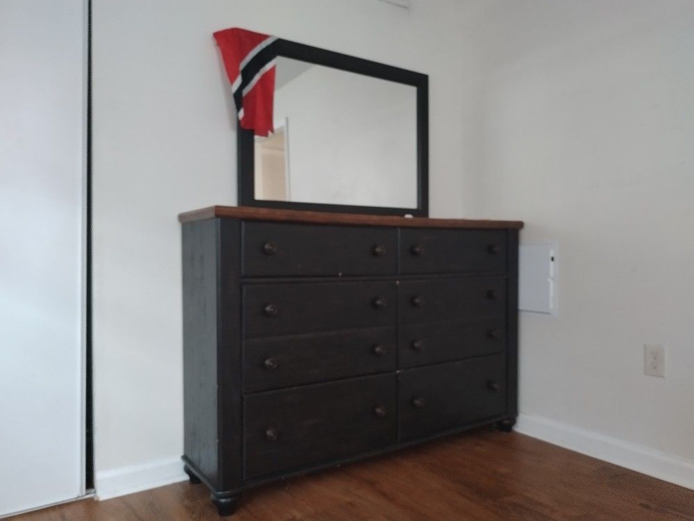 Dresser 