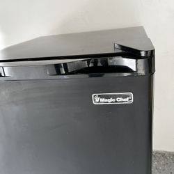 Magic Chef Mini Fridge, Black 