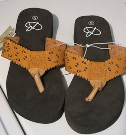 Women's Flip-flops $2 each (One Available In Size S 5-6, One Available In Size M 7-8 and One Available In Size L 9-10)