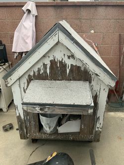Free !! Large dog house  !!