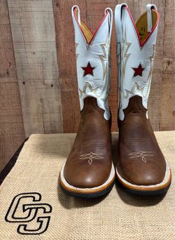 Handmade Custom Western Boots — Women’s 8.5 — Red Star Inlay
