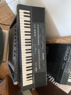 Casio Mt 240. Works Fine . Missing a Black Key 