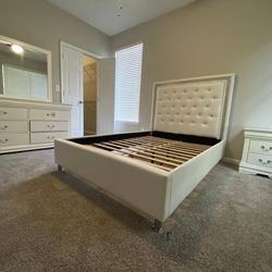 Elegant White Bedroom Set!