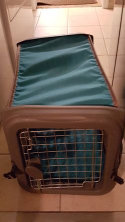 Foldable animal crate