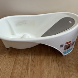 Fisher-Price Baby to Toddler Bath Simple Support Tub with Built-in Foam Head-and-Backrest for Newborns