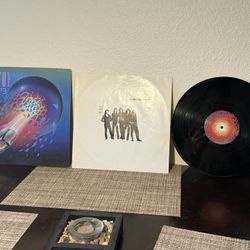 🚀 Journey – Escape (1981) Vinyl LP – Includes “Don’t Stop Believin’” & “Open Arms”
