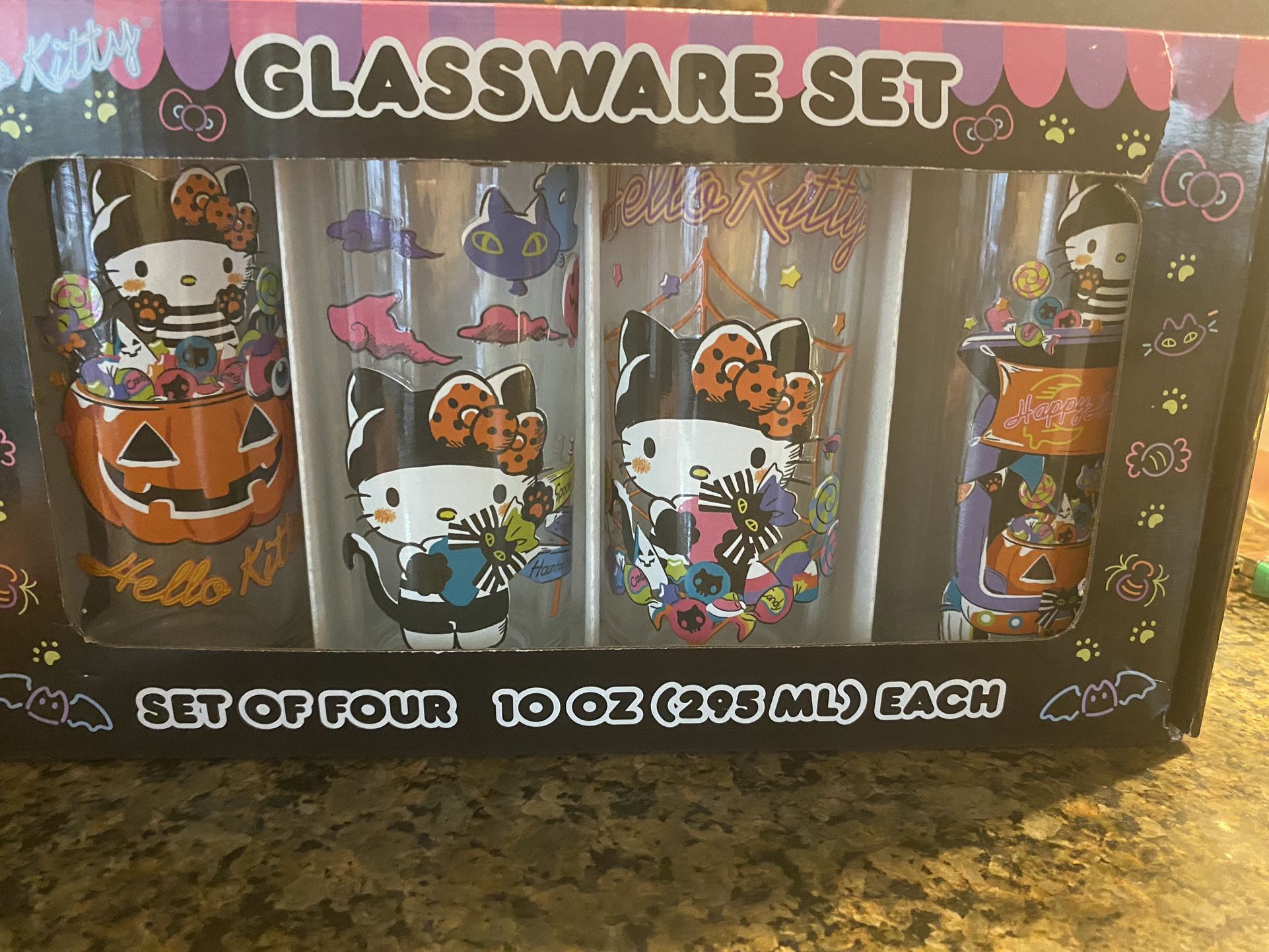 NEW Hello Kitty Glassware Set