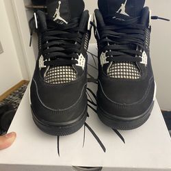 Jordan 4 white thunder Real not no rep shoot me a price or Leme see what u got fo trades size 9.5