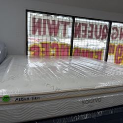 KING SIZE SAATVA (LUXURY-FIRM) MATTRESS & BOX SPRINGS BED SET