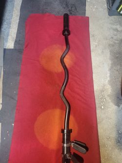 OLYMPIC EZ-CURL BAR WITH SQUEEZE CLIPS AND IN GOOD CONDITION
11525 S HALSTED/7111.S WESTERN
40$. CASH ONLY AS IS