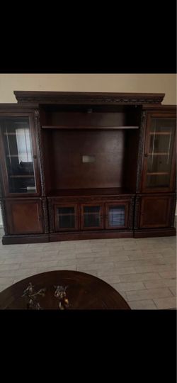 Entertainment center