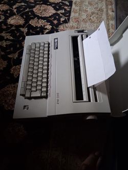 V I n t age Smith Corona Typewriter