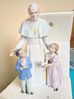 LLADRO - "Pope John Paul II" (Papa Juan Pablo II) Sculpture 