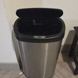 Automatic Trash Can