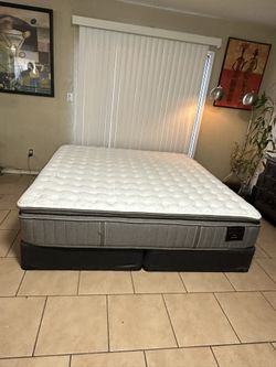 KING SIZE STEARNS & FOSTER SET