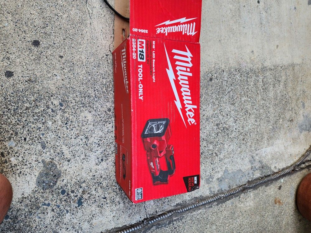 Lampara Milwaukee