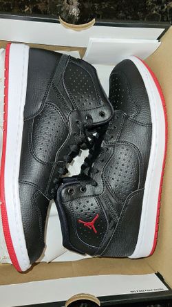 Nike men's basketball shoes