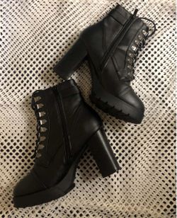 BOOTS WOMENS