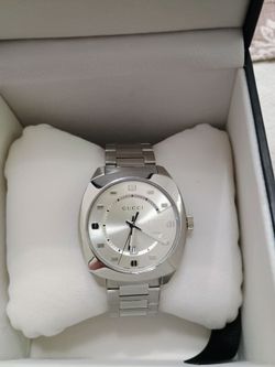 Gucci Men's GG2570 Silver Logo Dial Watch - YA142308