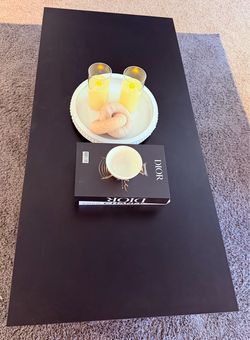 Modern Lift‑Top Coffee Table – Excellent Condition